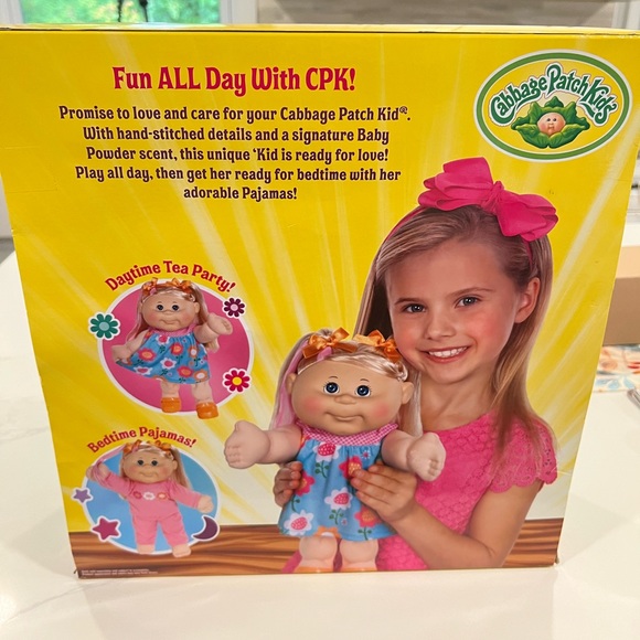 Cabbage patch doll - Picture 2 of 2